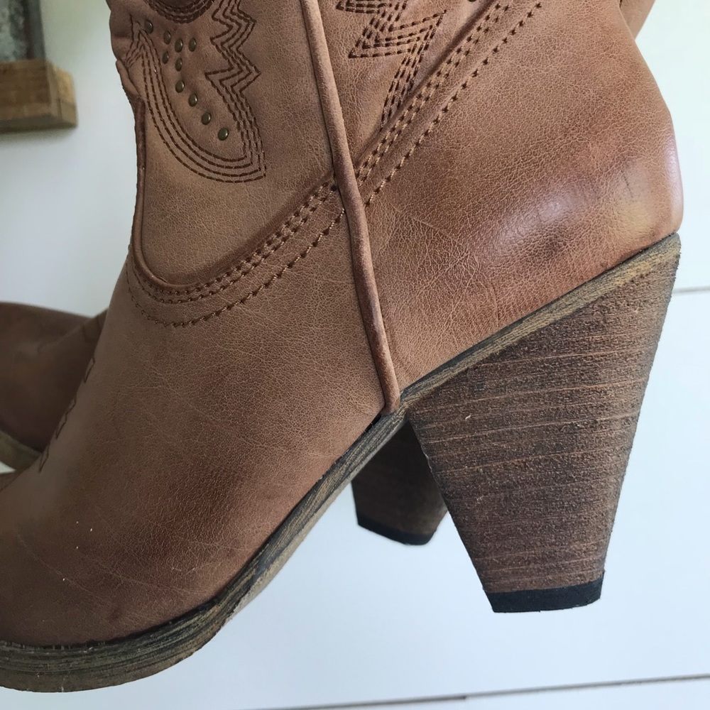 Tan size 8.5 heeled boots. NWOT - Picture 5 of 5